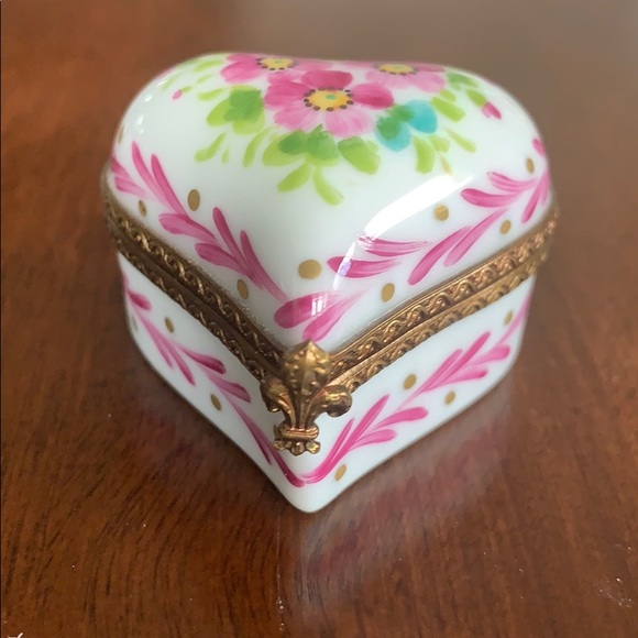 * SOLD * Heart shaped Limoges Box - Picture 3 of 8
